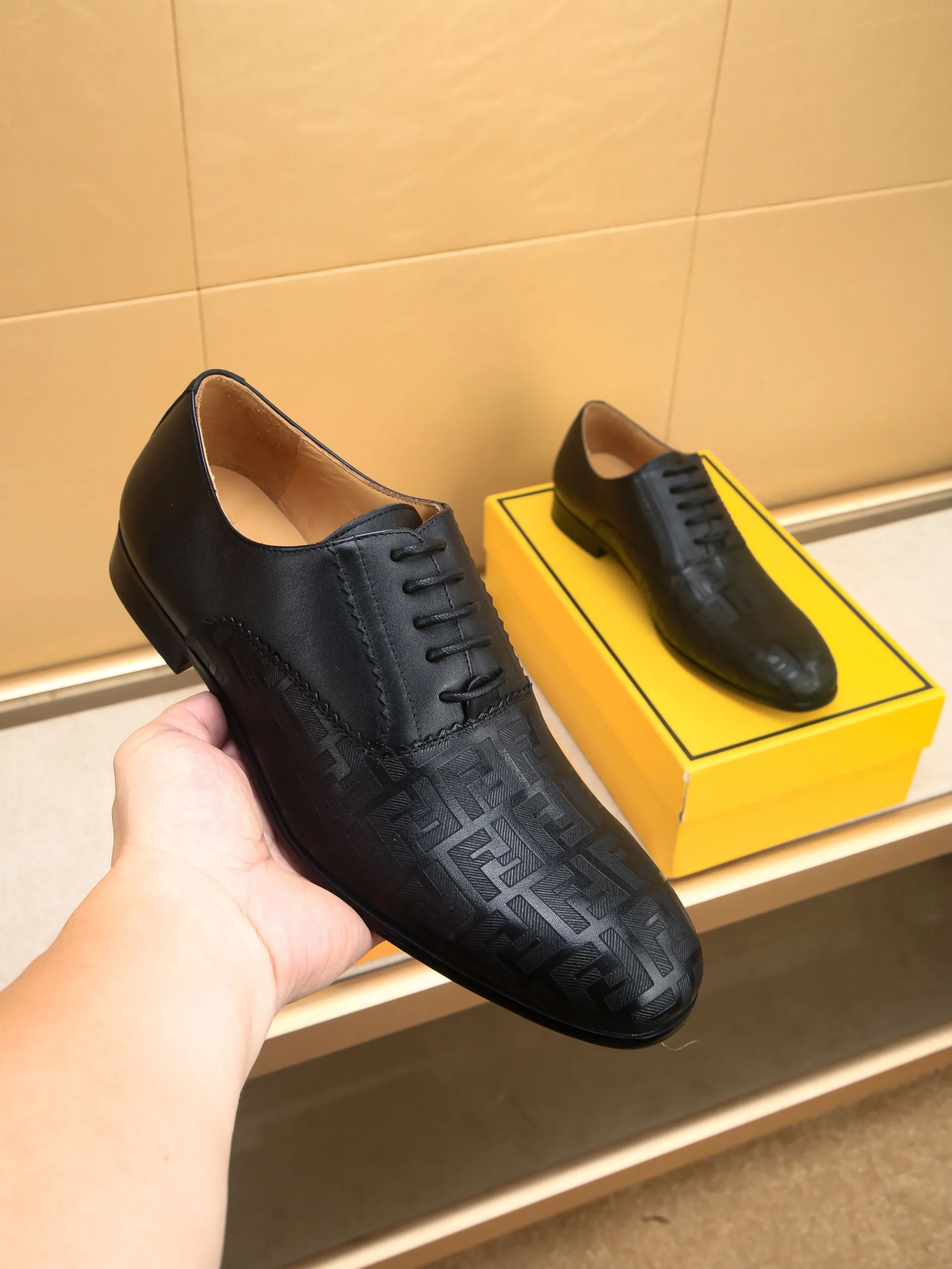 Men's shoes💰460 🕷🕷【FENDI】The latest men's formal leather shoes🇨🇳Classic series not to be missed💯The first layer is made of imported first-layer cowhide☘Original quality, the leather is smooth and delicate🎋Awesome version, perfect streamlined outline🍇🐮Leather lining, code number 39-44...(customized at 38.45.46.47)